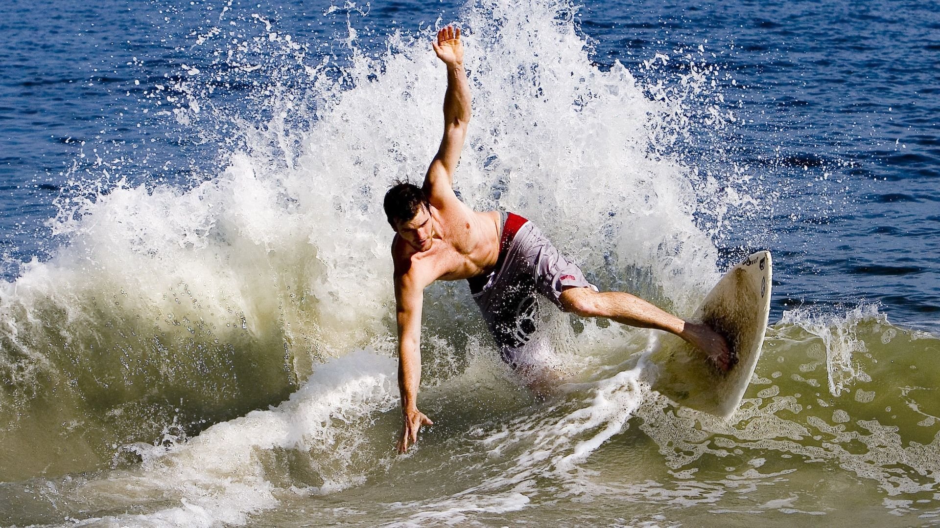 九游娱乐网页-开拓者逆转尼克斯，拉文在年度焦点之战接管比赛